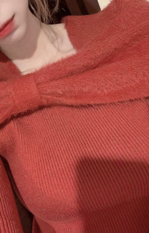 赤い服挑戦🎶 蓮実 になの投稿画像